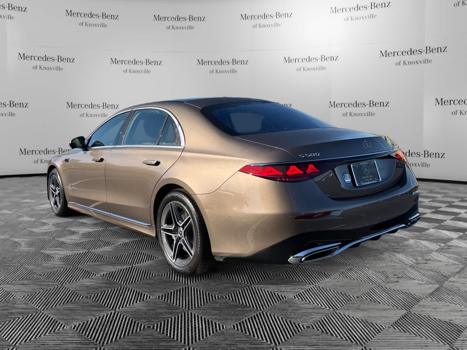 New 2027 Sonoran Brown Metallic Mercedes-Benz S 580 image 3