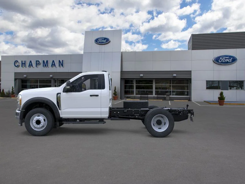 New 2025 Oxford White Ford F-600® XL image 3