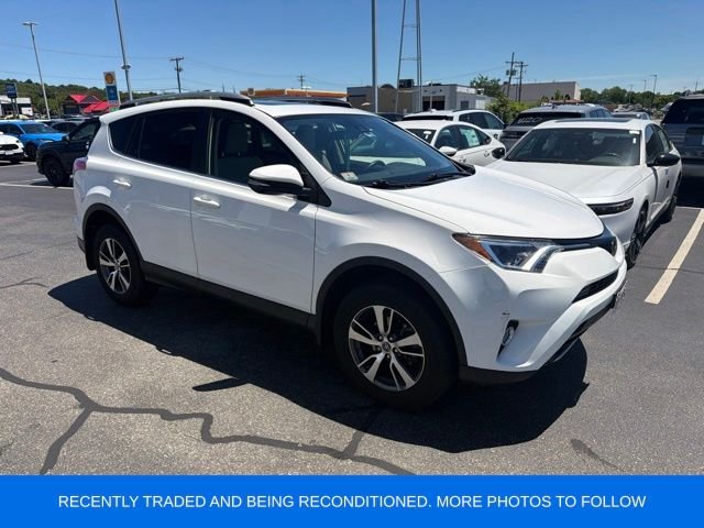 Used 2018 Super White Toyota XLE image 1