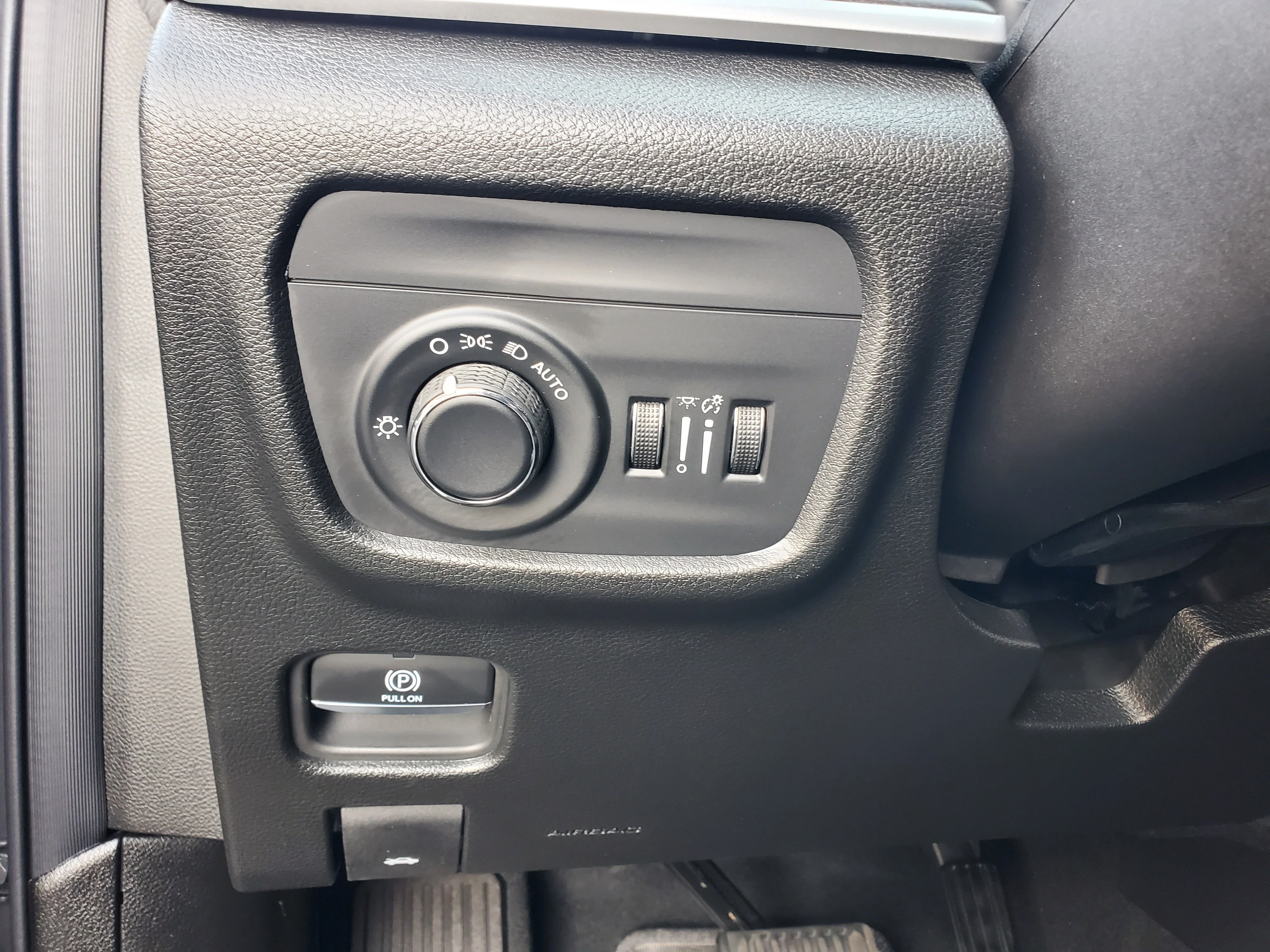 New 2026 Baltic Gray Metallic Clear-Coat Exterior Paint Jeep Altitude image 25