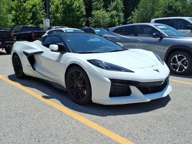 Certified Used 2024 White Chevrolet Z06 image 2