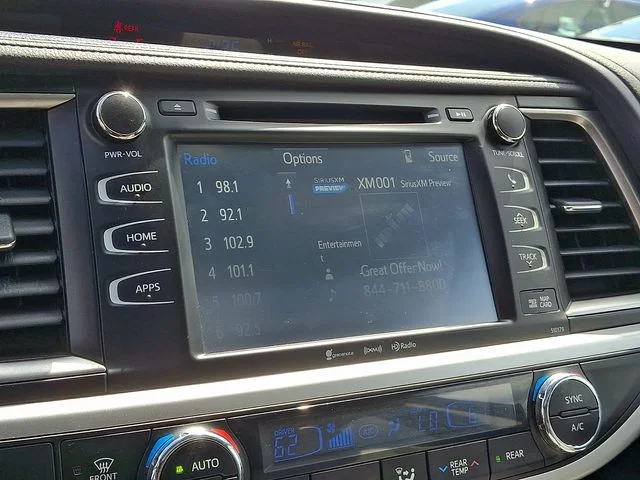 Used 2017 Silver Toyota XLE image 18