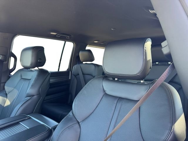 New 2026 Bright White Clear-Coat Exterior Paint Jeep  image 14