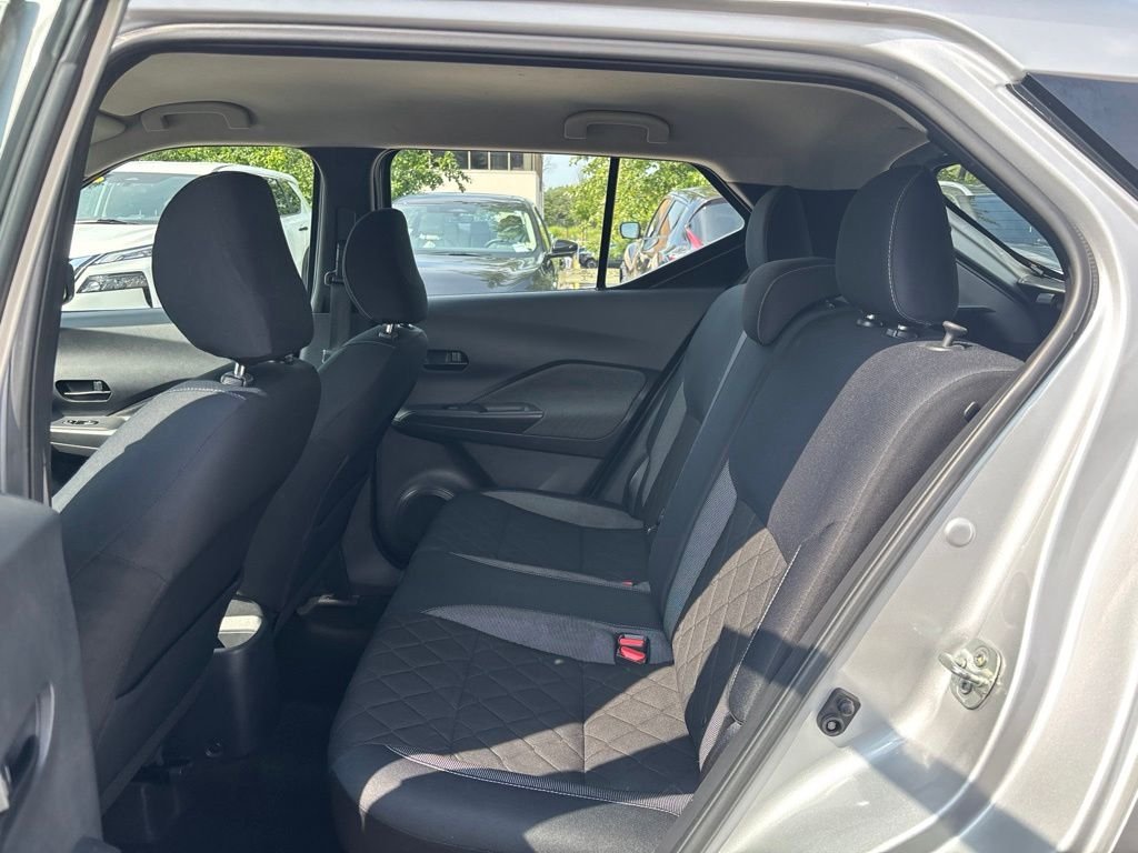 Used 2018 Silver Nissan S image 13