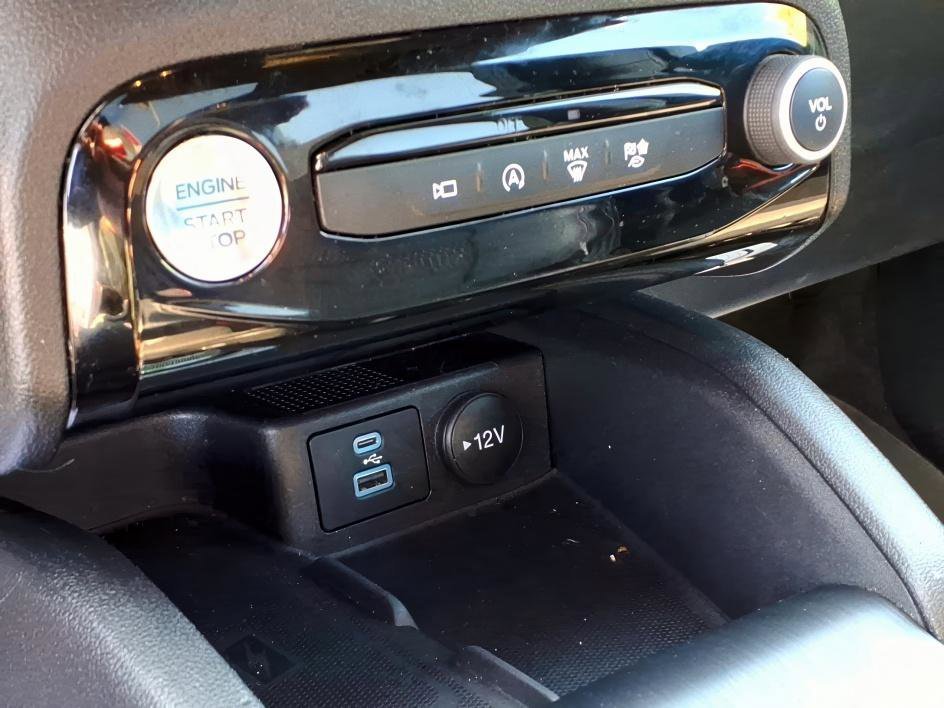 Used 2023 Oxford White Ford ST-Line Select image 22