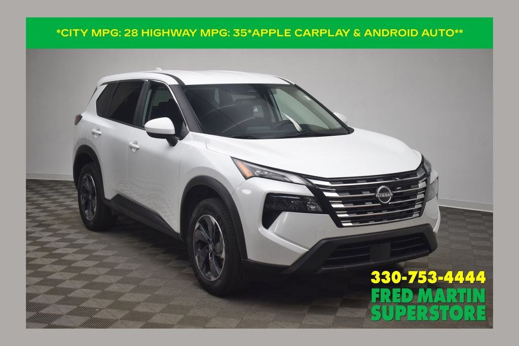 Used 2025 Everest White Pearl Nissan SV image 1