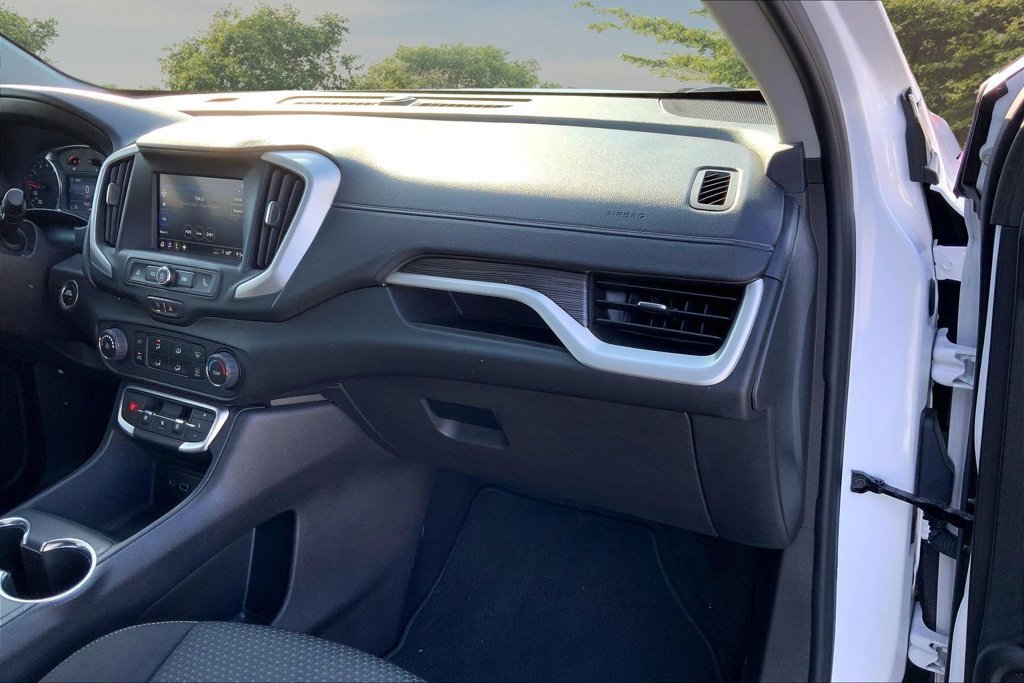 Used 2024 White GMC SLE image 25
