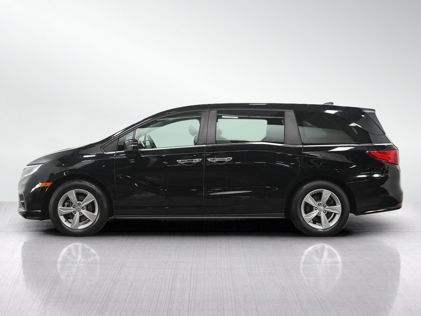 Used 2018 Honda Odyssey EX-L with VIN 5FNRL6H74JB050633 for sale in Burnsville, Minnesota