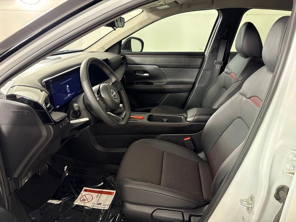 New 2026 Aspen White TriCoat / Super Black Two-tone Nissan SR image 24