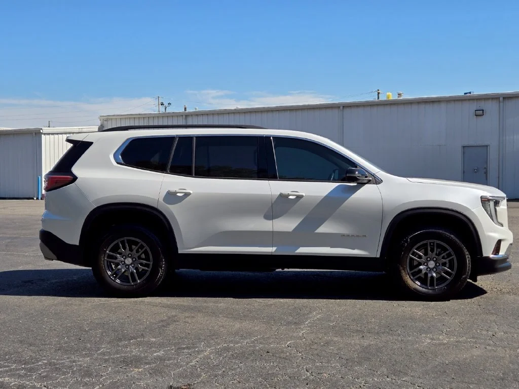 Used 2025 White GMC Elevation image 6