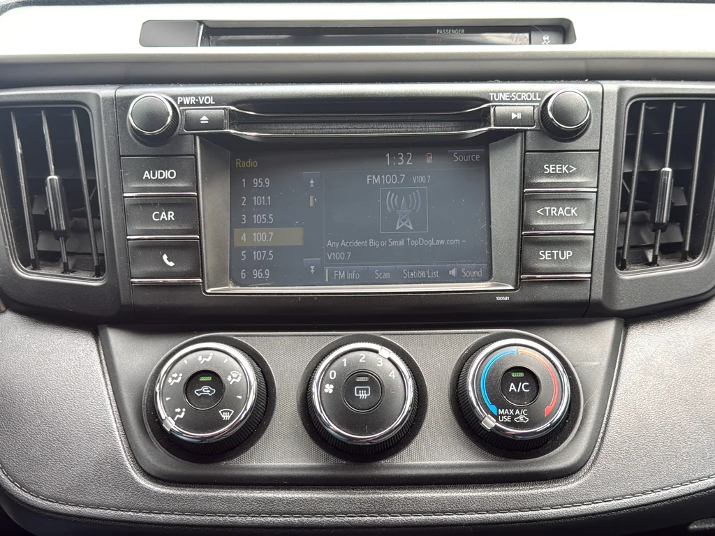 Used 2016 White Toyota LE image 18
