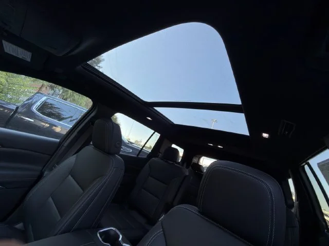 2027 Chevrolet Traverse LT - Photo 20