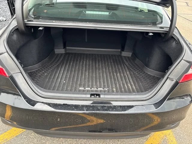 Used 2018 Midnight Black Metallic Toyota LE image 9
