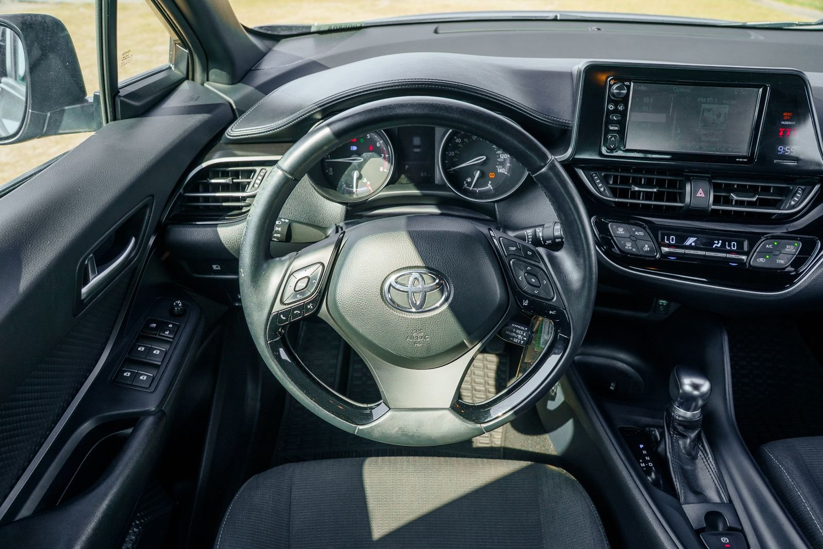 Used 2018 Gray Toyota XLE image 24
