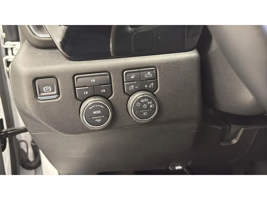 Used 2025 Summit White Chevrolet LT image 20