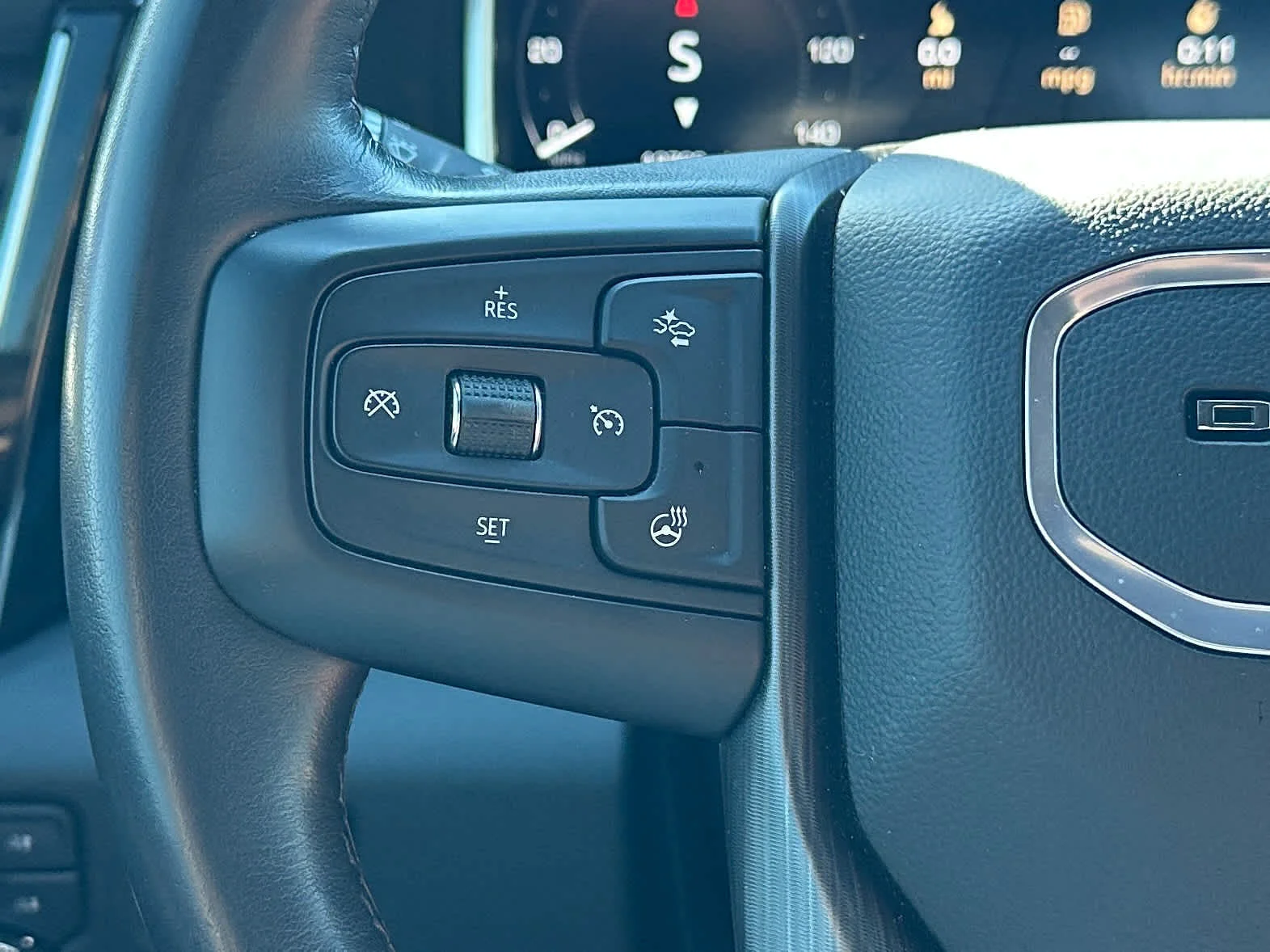 Used 2024 White Frost Tricoat GMC Denali Ultimate image 26