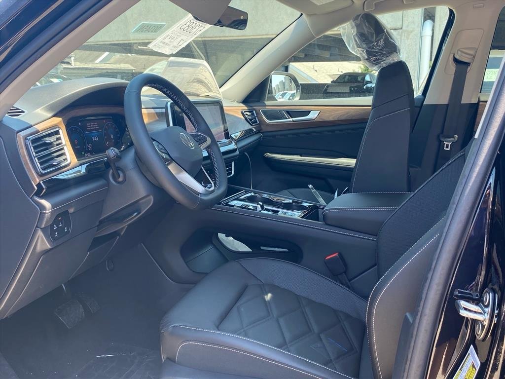 New 2026 Black Volkswagen 2.0T SE w/Technology image 8