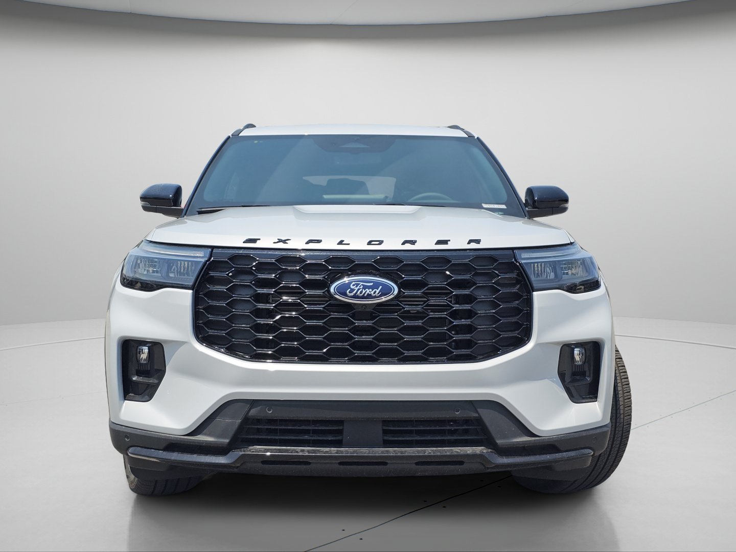 New 2026 Space White Metallic Ford ST-Line image 36