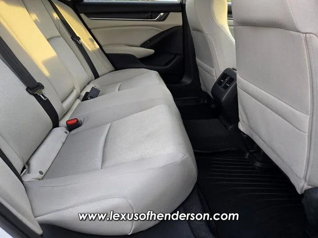 Used 2018 White Honda EX image 15