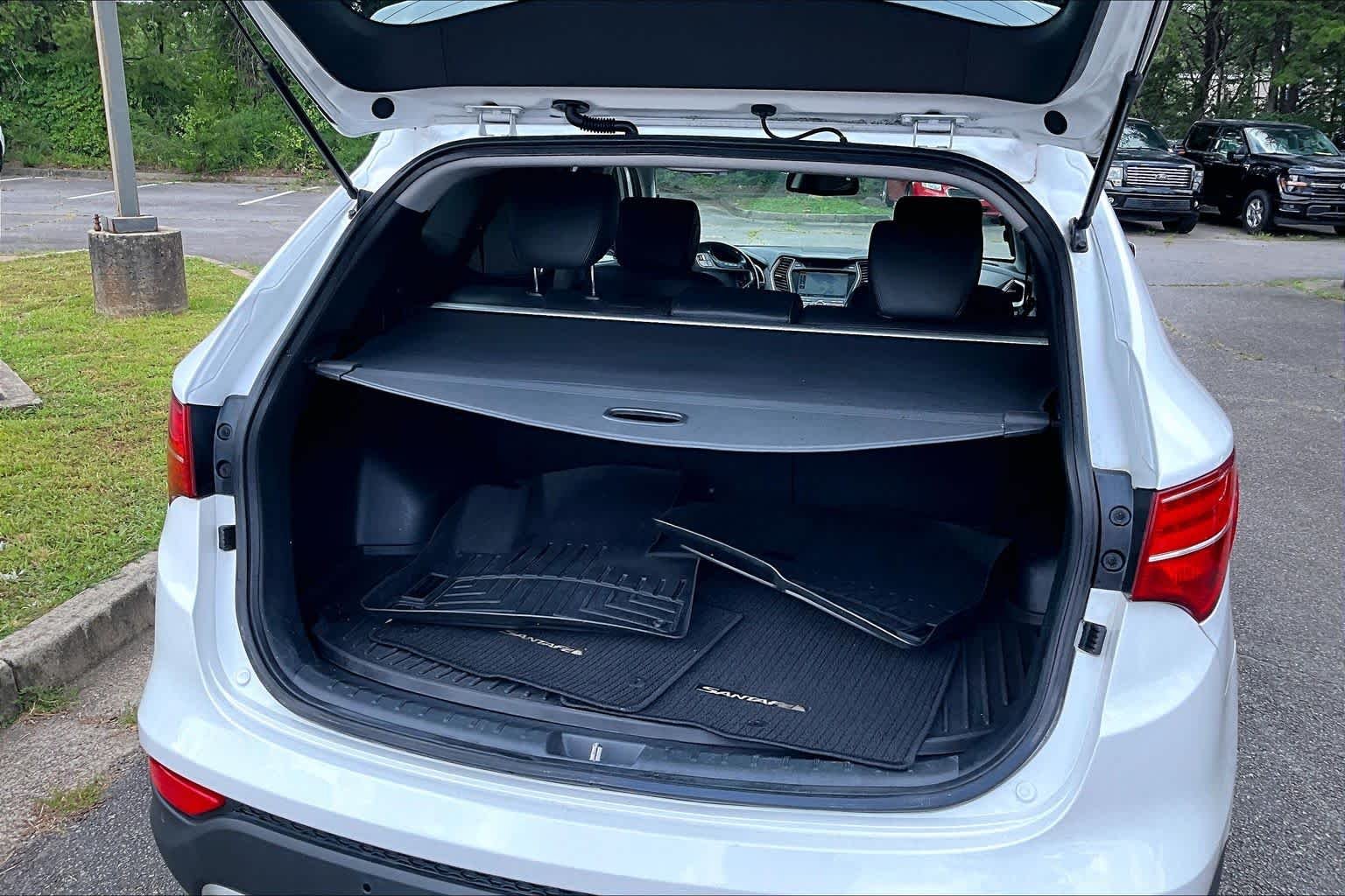 Used 2014 Frost White Pearl Hyundai  image 32
