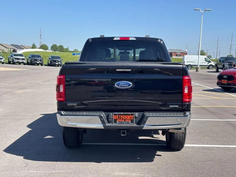 Used 2023 Agate Black Metallic Ford XLT image 4
