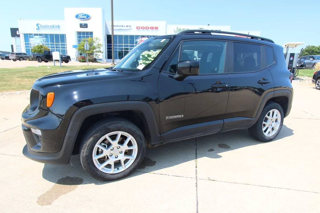 Used 2021 Black Jeep Latitude image 17