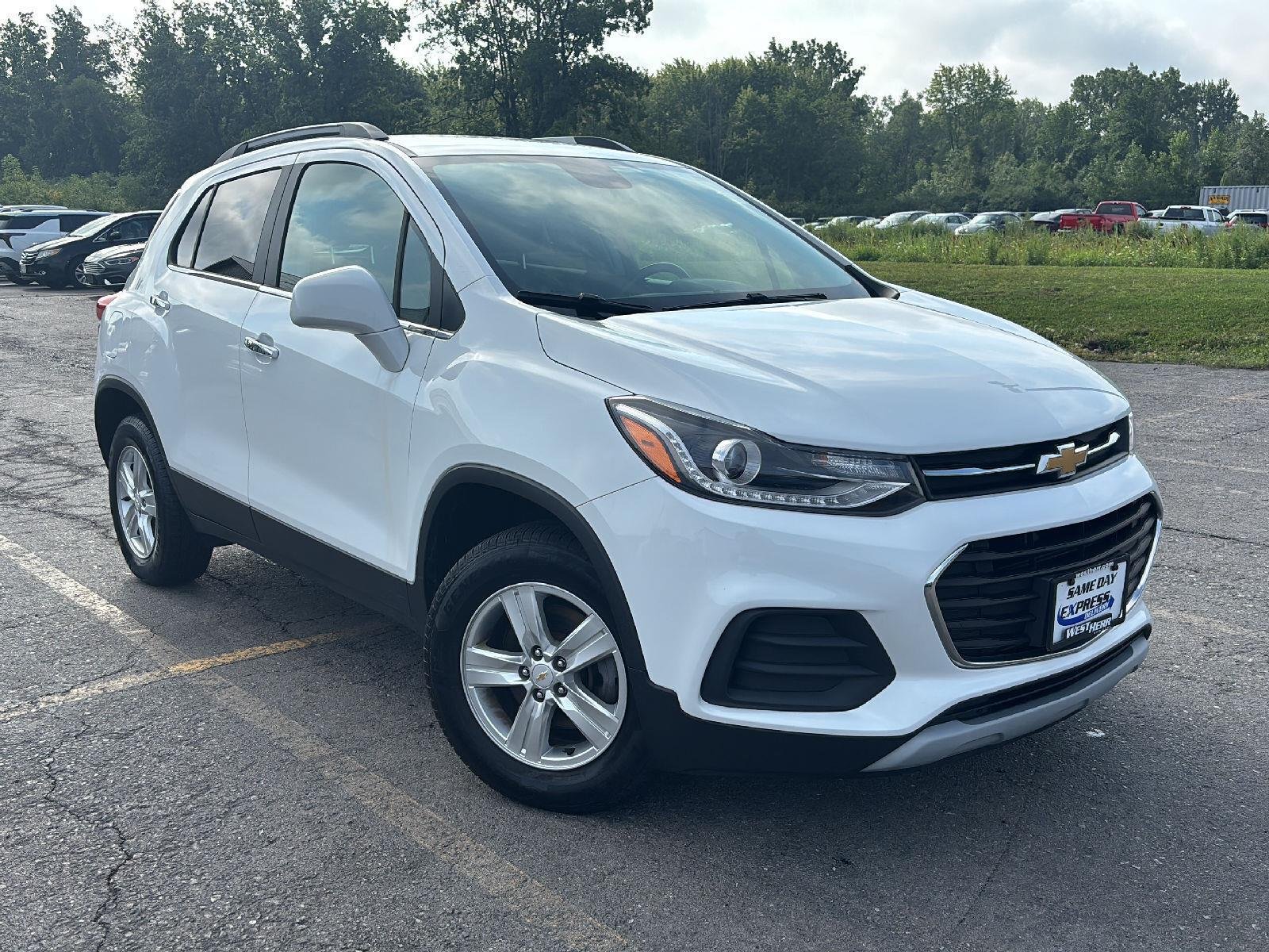 Used 2019 SUMMIT WHITE Chevrolet LT image 10
