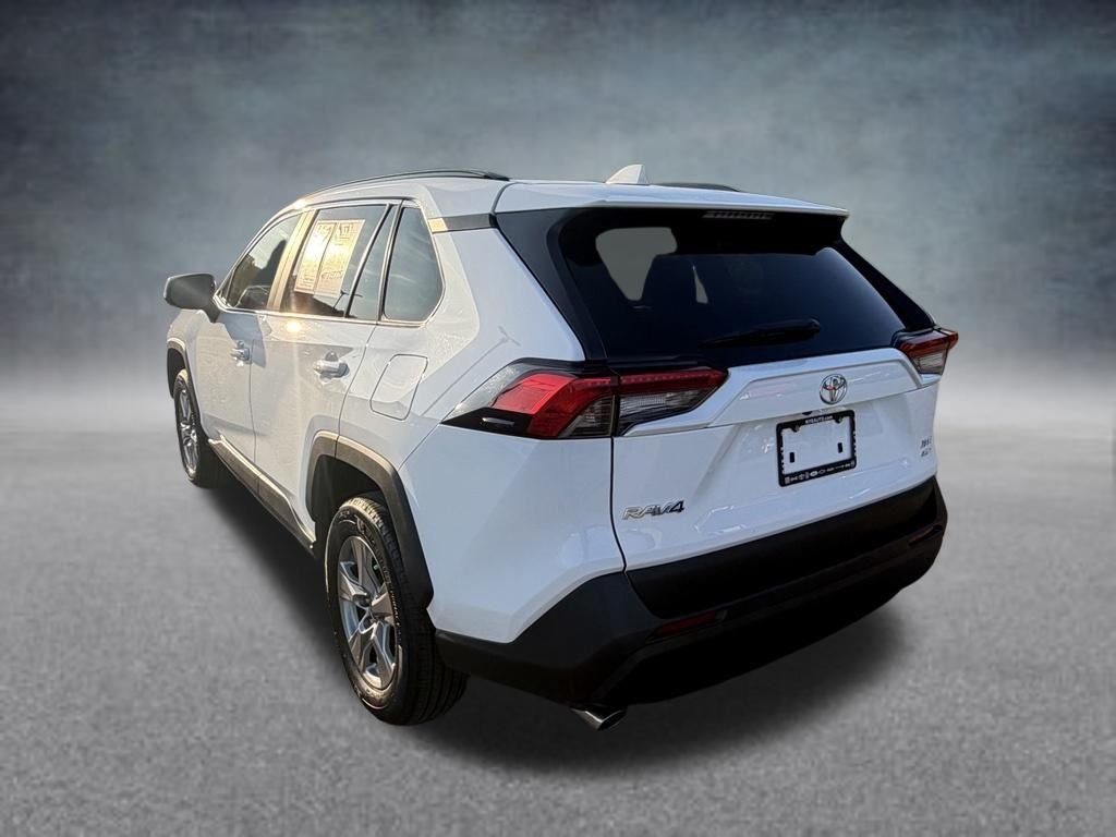 Used 2025 Ice Toyota XLE image 3