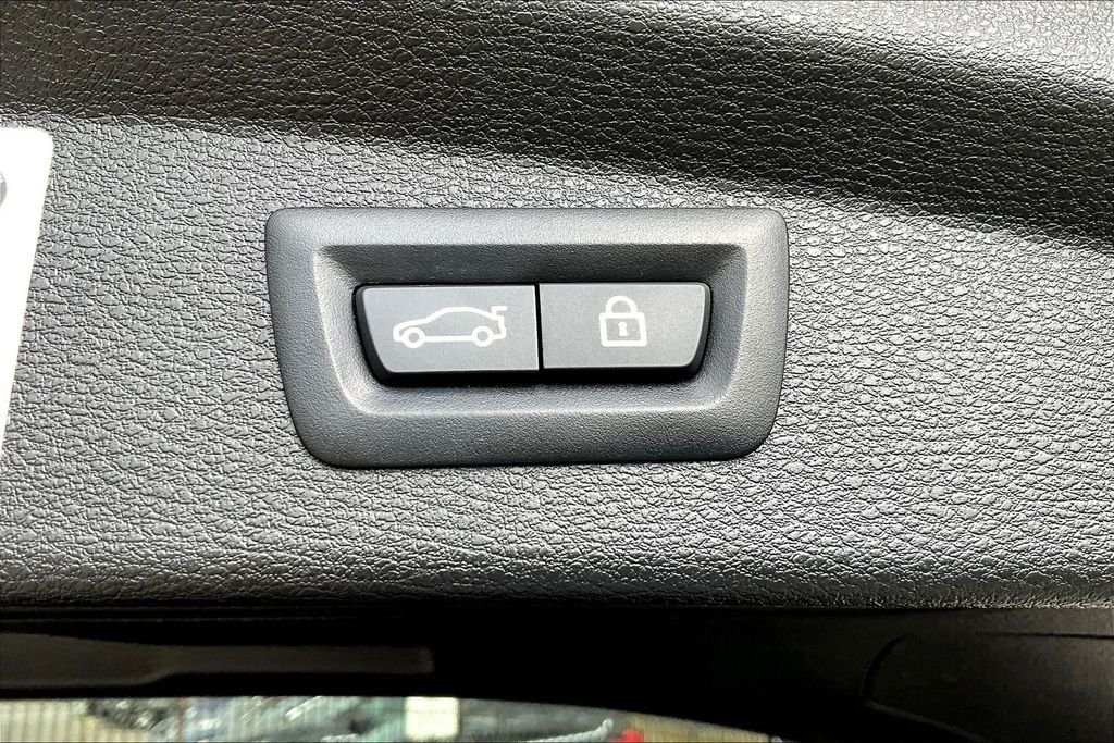 Used 2020 Black BMW sDrive28i image 25