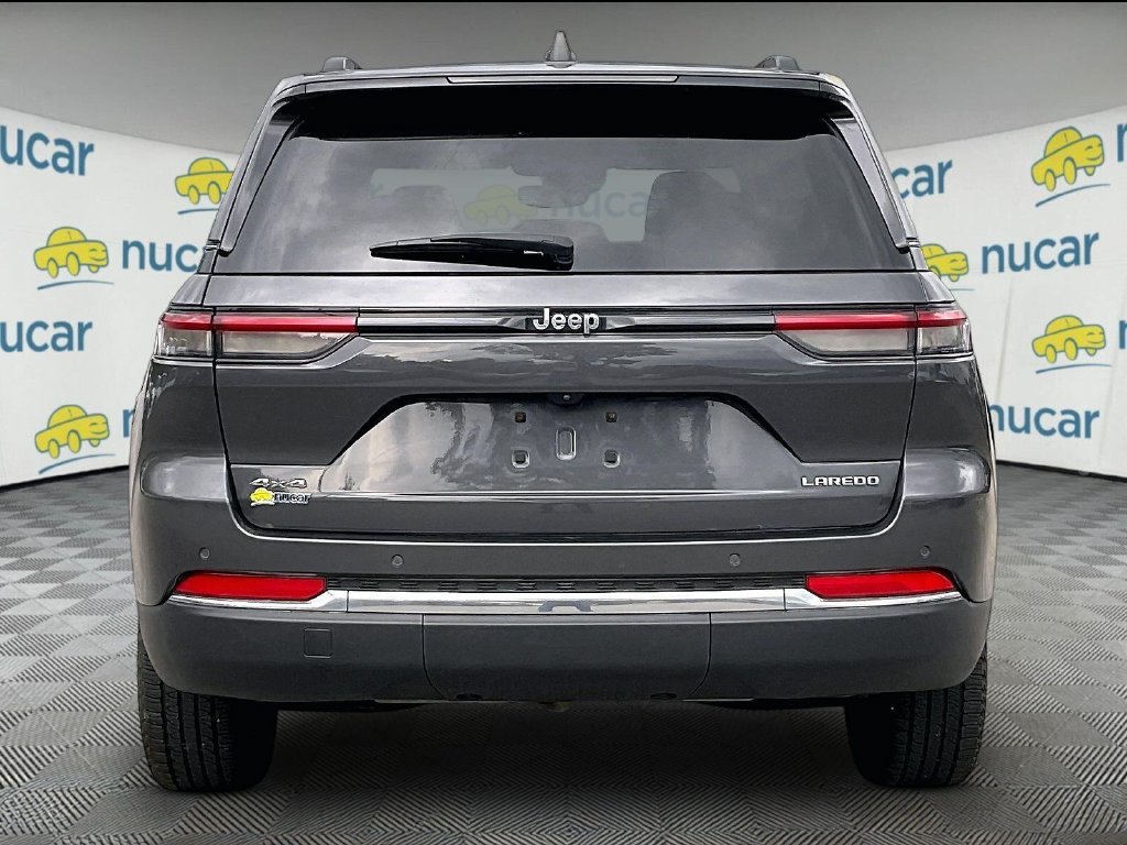 Used 2023 Metallic Jeep Laredo image 5