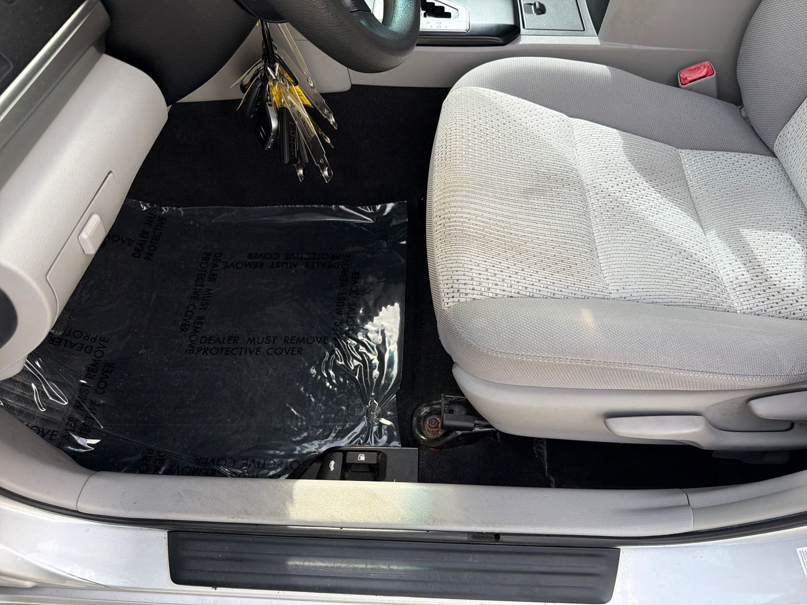Used 2014 Silver Toyota LE image 26