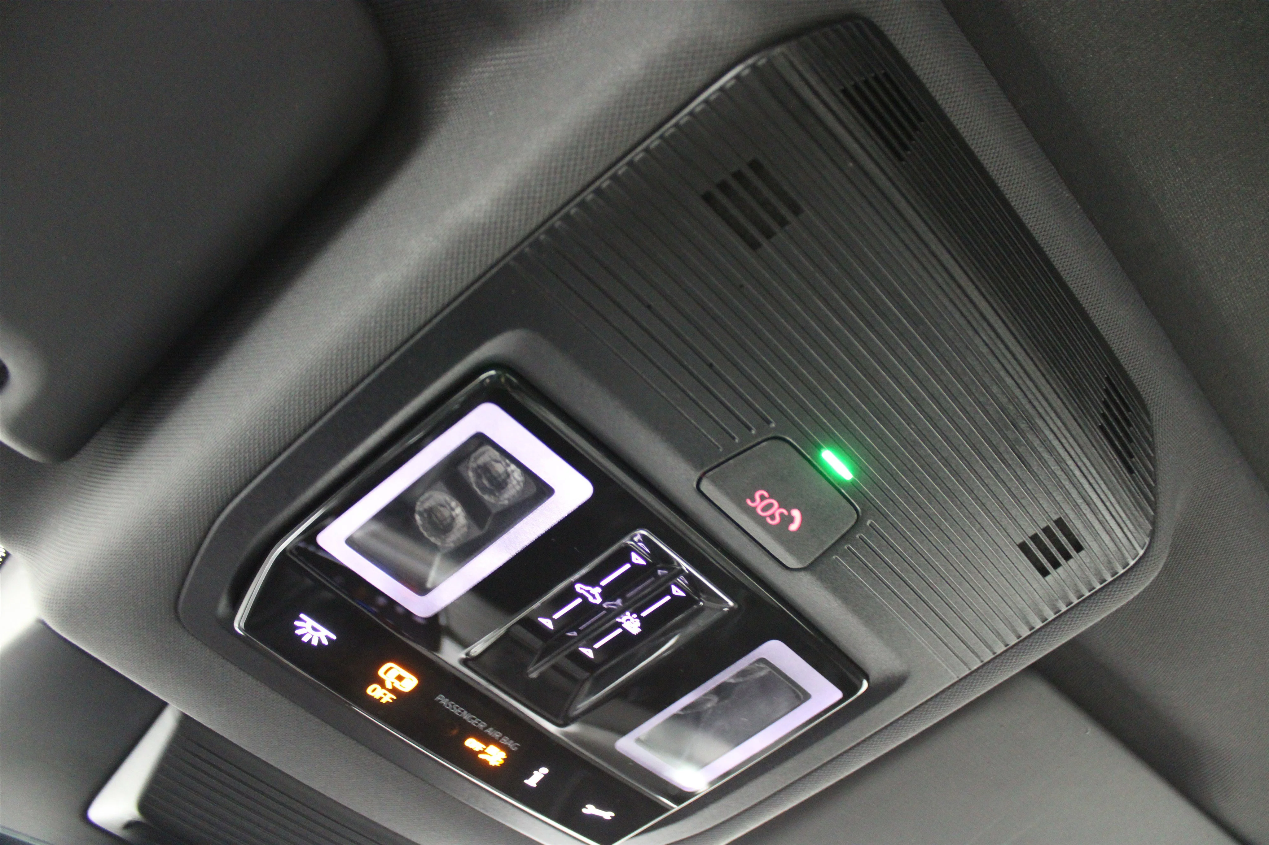 Used 2025 Platinum Gray Metallic Volkswagen SE R-Line Black image 18