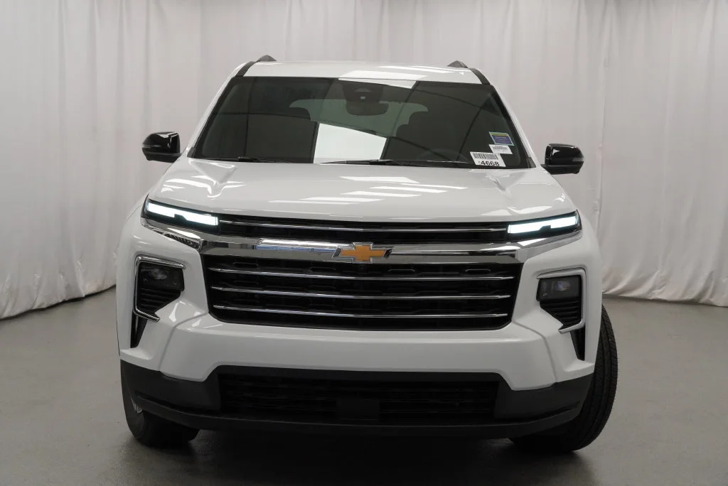 New 2027 Summit White Chevrolet LT image 32