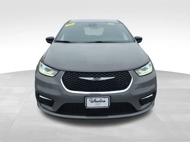 Used 2025 Gray Chrysler Select image 8