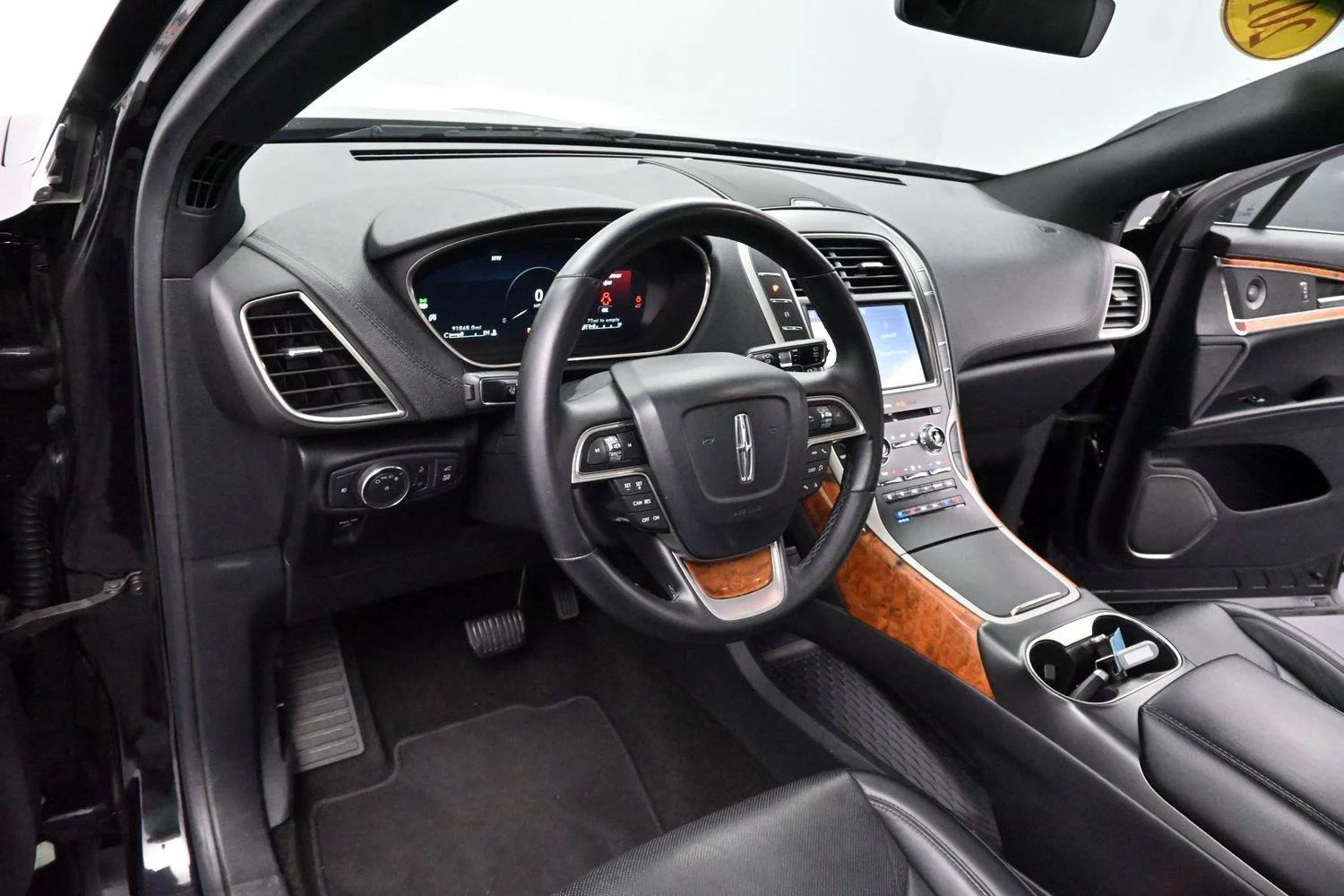Used 2020 Infinite Black Lincoln Reserve image 19