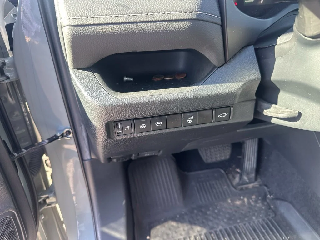 Used 2023  Toyota XLE image 18