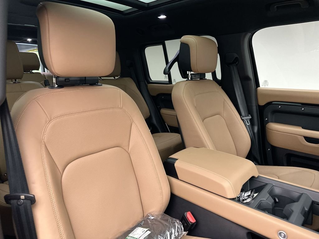 New 2026 Santorini Black LAND ROVER X-Dynamic SE image 6