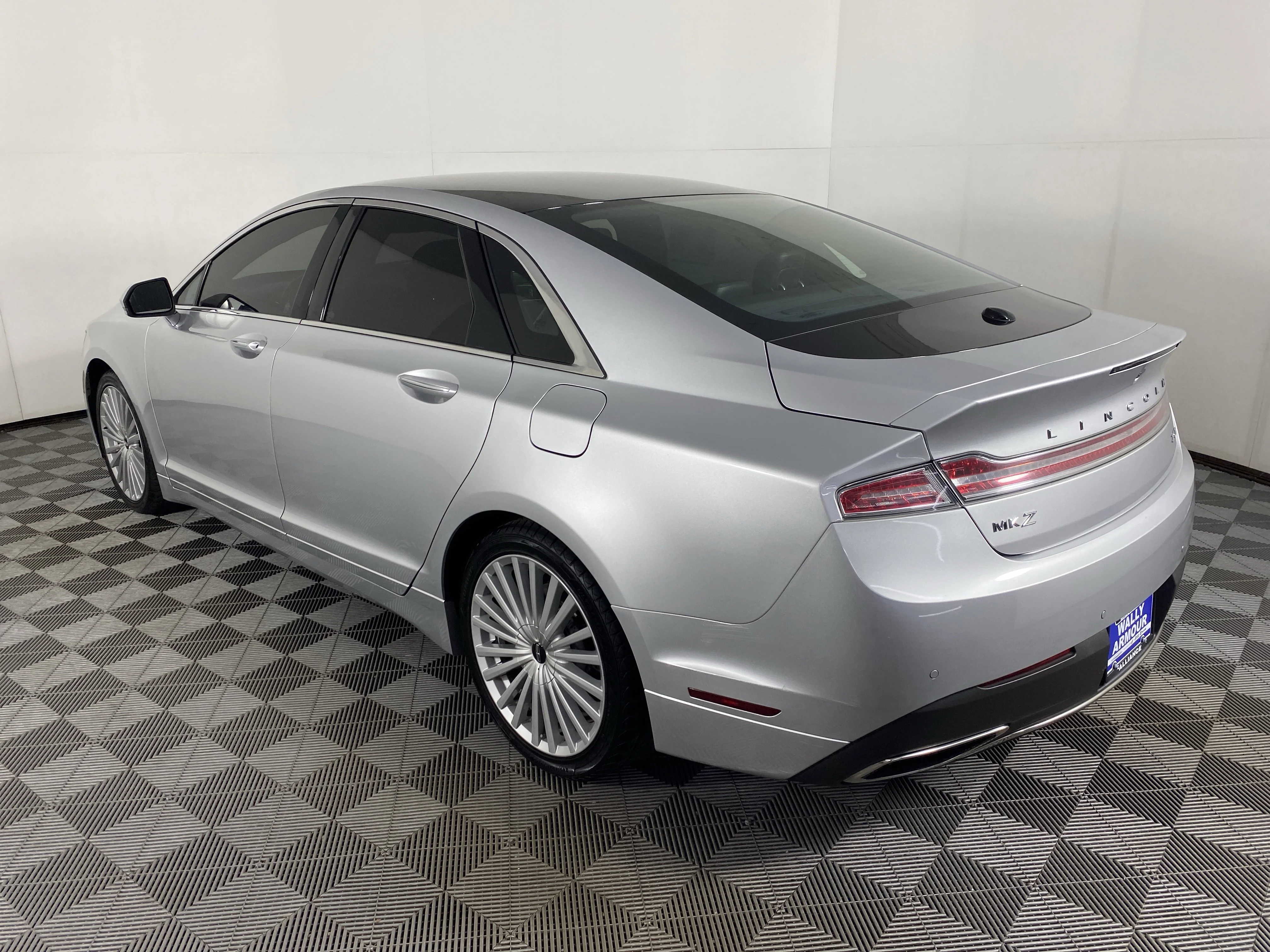 Used 2017 Ingot Silver Lincoln Reserve image 10