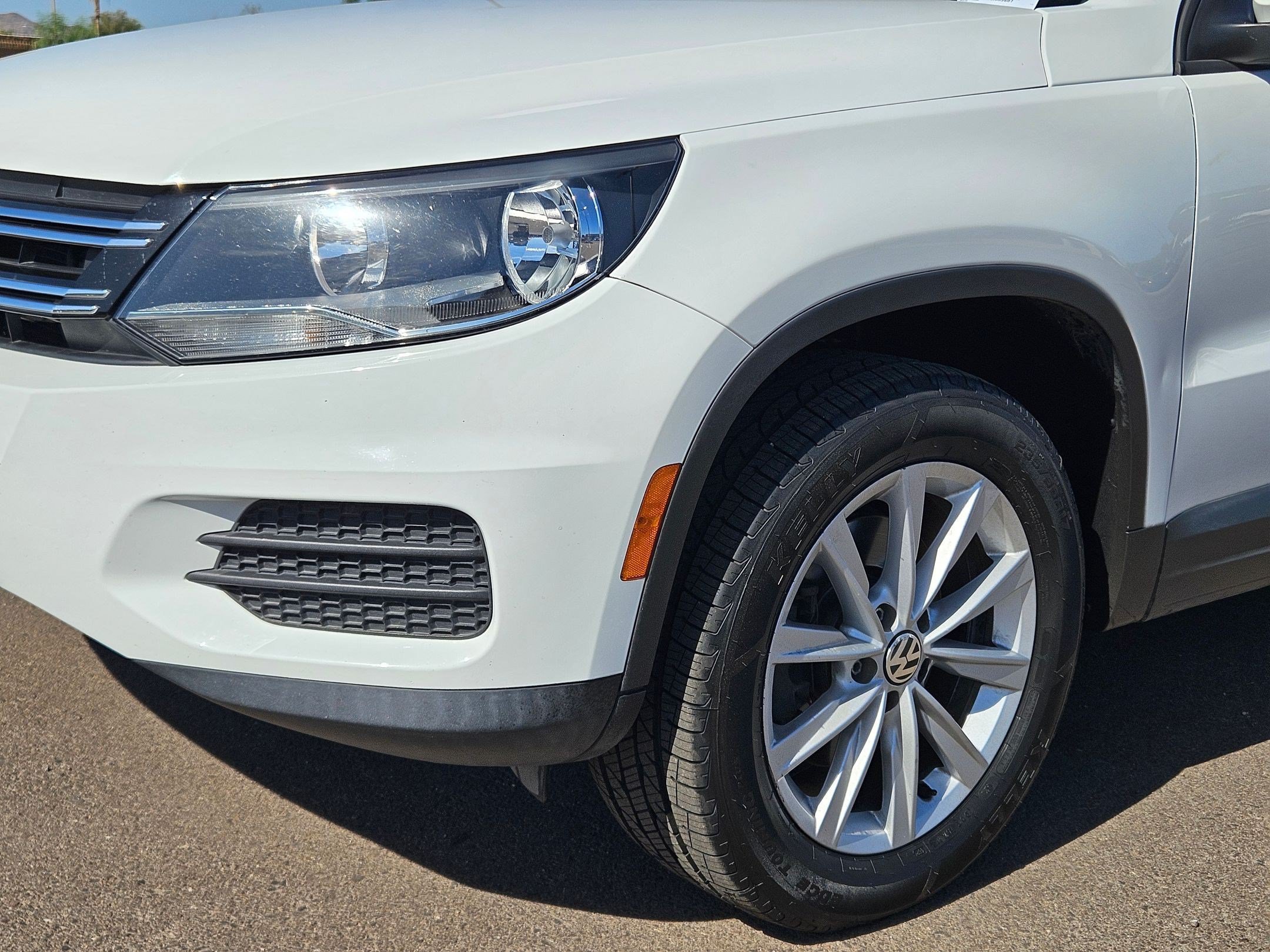 Certified Used 2017 White Volkswagen 2.0T image 11