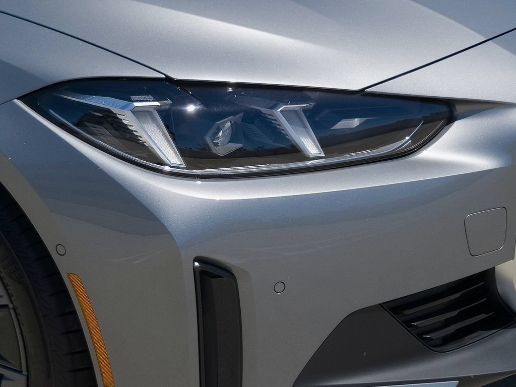 New 2026 Skyscraper Grey Metallic BMW eDrive40 image 6