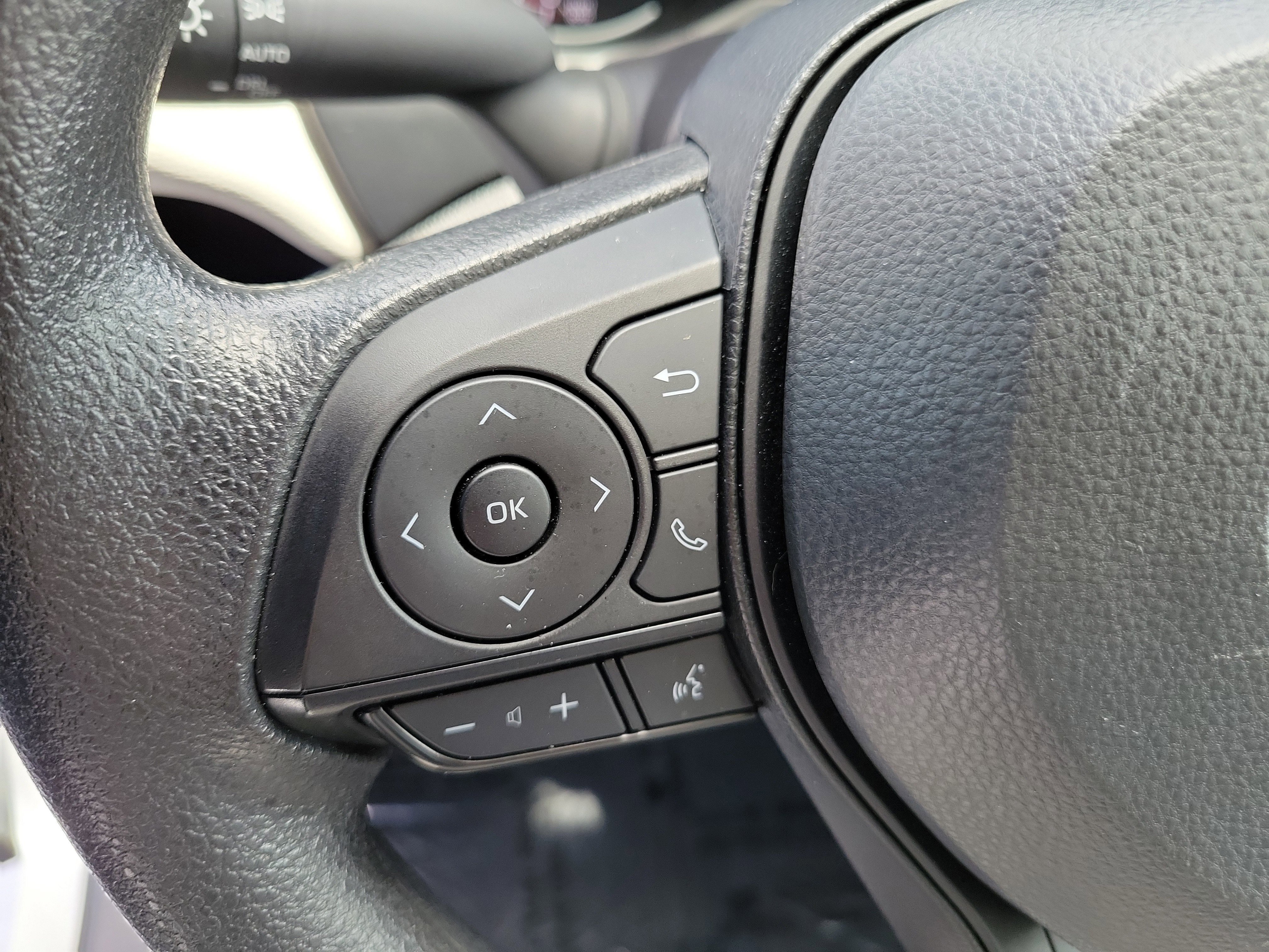 Used 2025 Ice Toyota XLE image 29