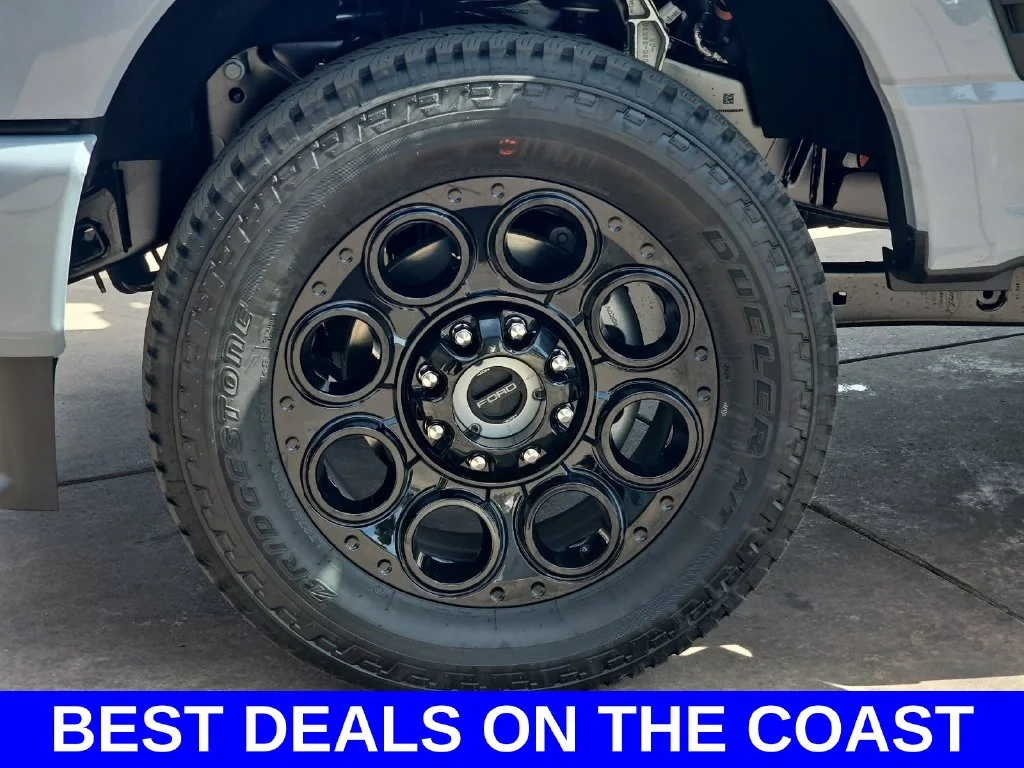 New 2026 Glacier Gray Metallic Tri-Coat Ford F-250® Lariat® image 36