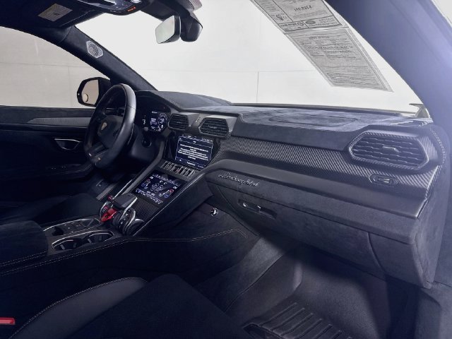 Used 2023 Gray Lamborghini Performante image 31
