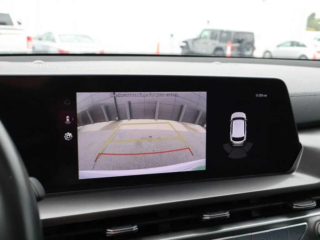 Used 2025 White Kia S image 35