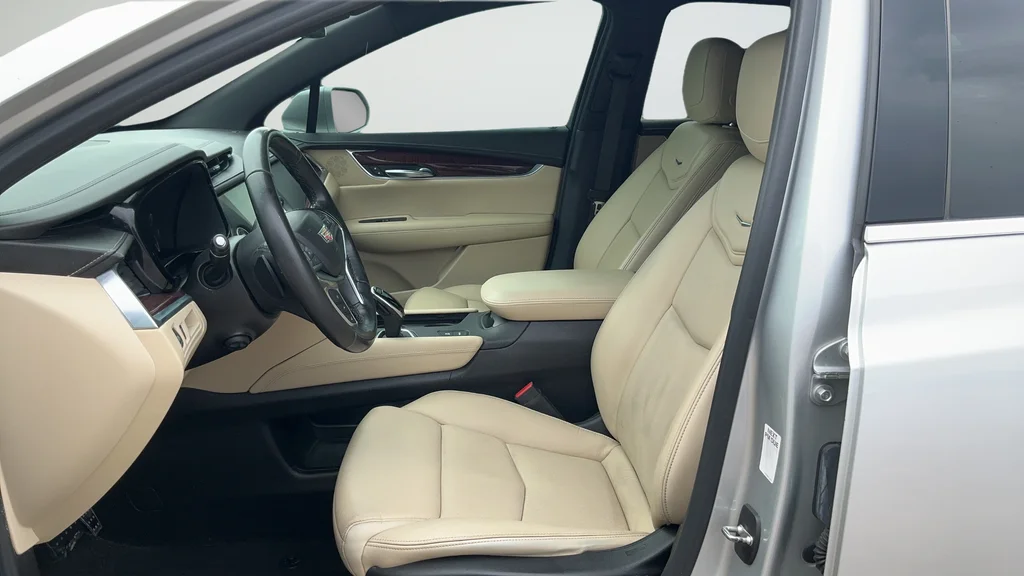 Used 2018 Silver Cadillac Premium Luxury image 17