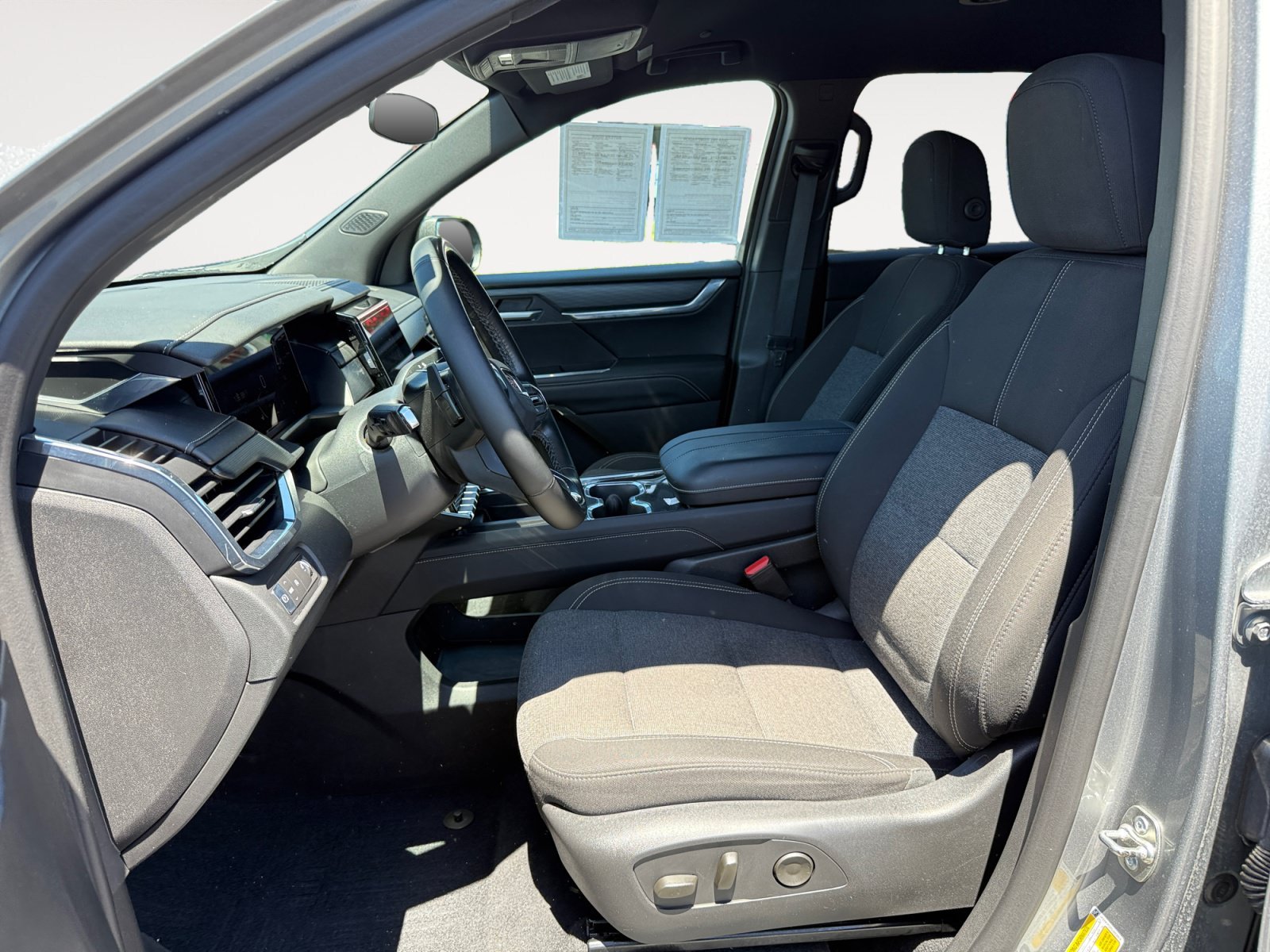 Used 2025 Sterling Metallic GMC Elevation image 10