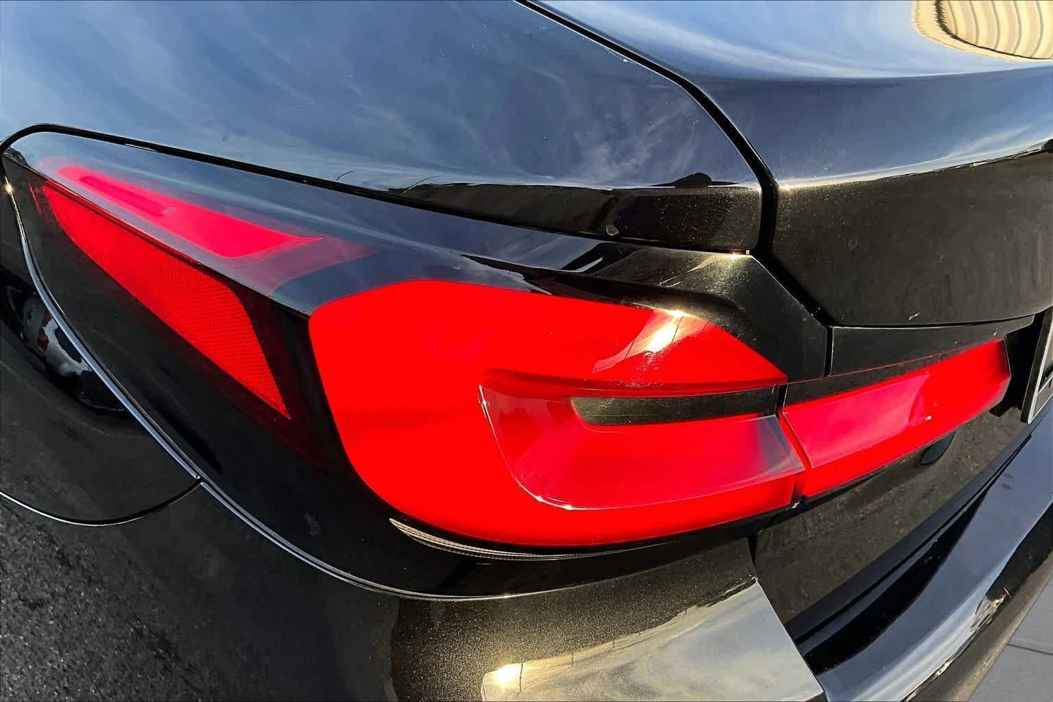 Used 2022 Black Sapphire Metallic BMW 540i image 27