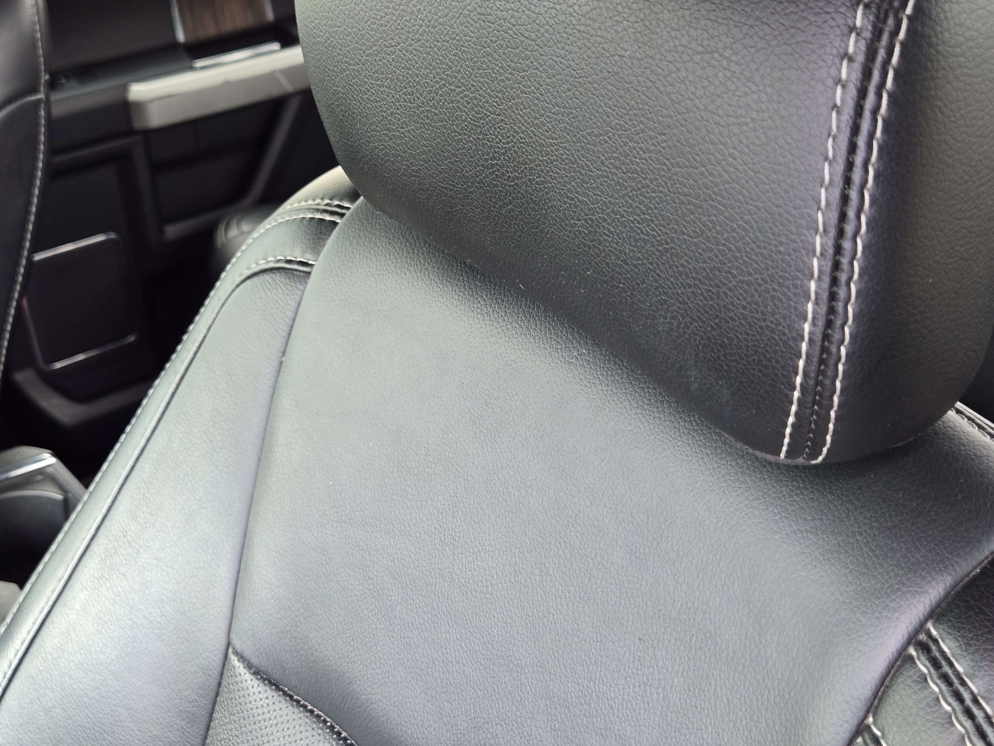 Used 2019 Magma Red Metallic Ford LARIAT image 17