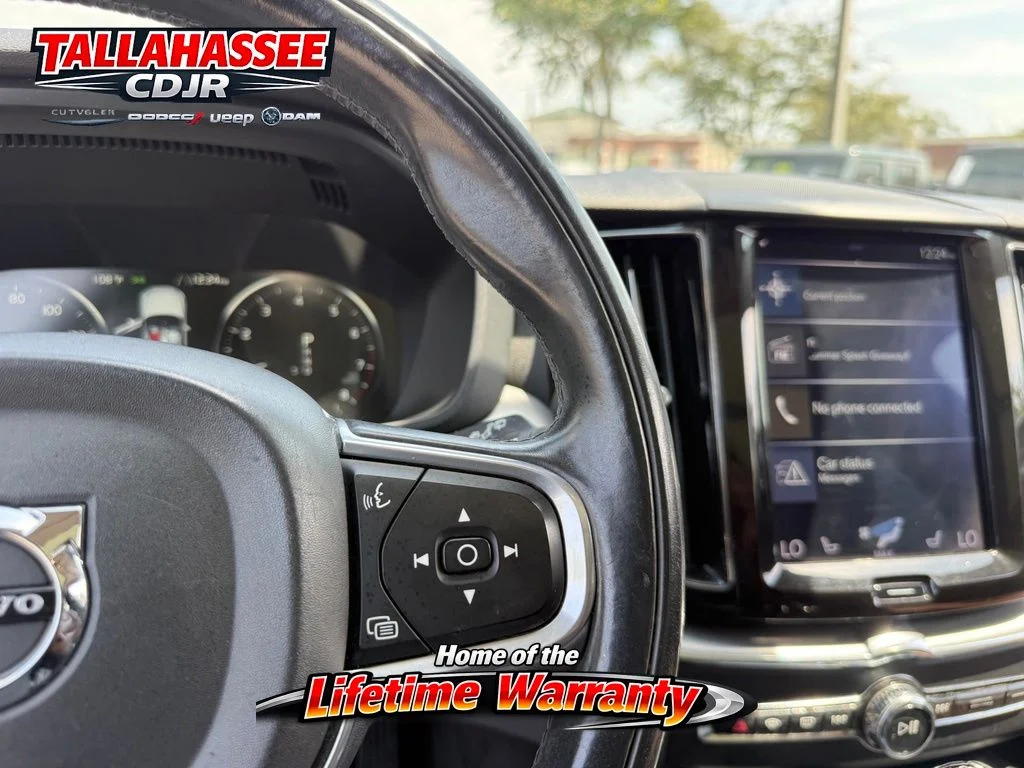 Used 2018 Gray Metallic Volvo T5 Momentum image 21