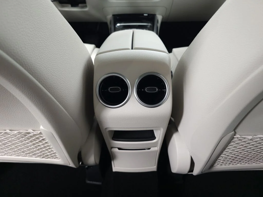 New 2026 Polar White Mercedes-Benz GLB 250 image 26